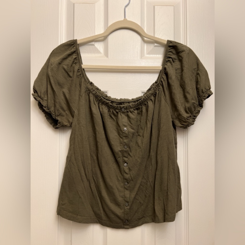 American Eagle M olive green 100 cotton top short puff sleeve